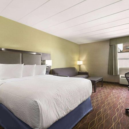 Days Inn By Wyndham Ottawa Exterior photo
